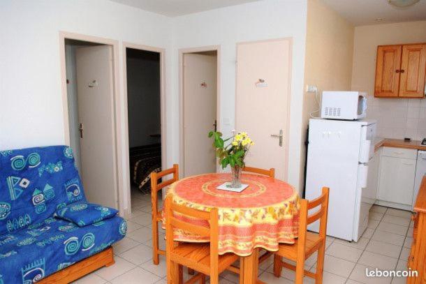 Hotel Lacs de Courtès à Estang Extérieur photo