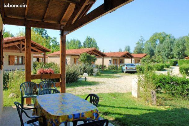 Hotel Lacs de Courtès à Estang Extérieur photo