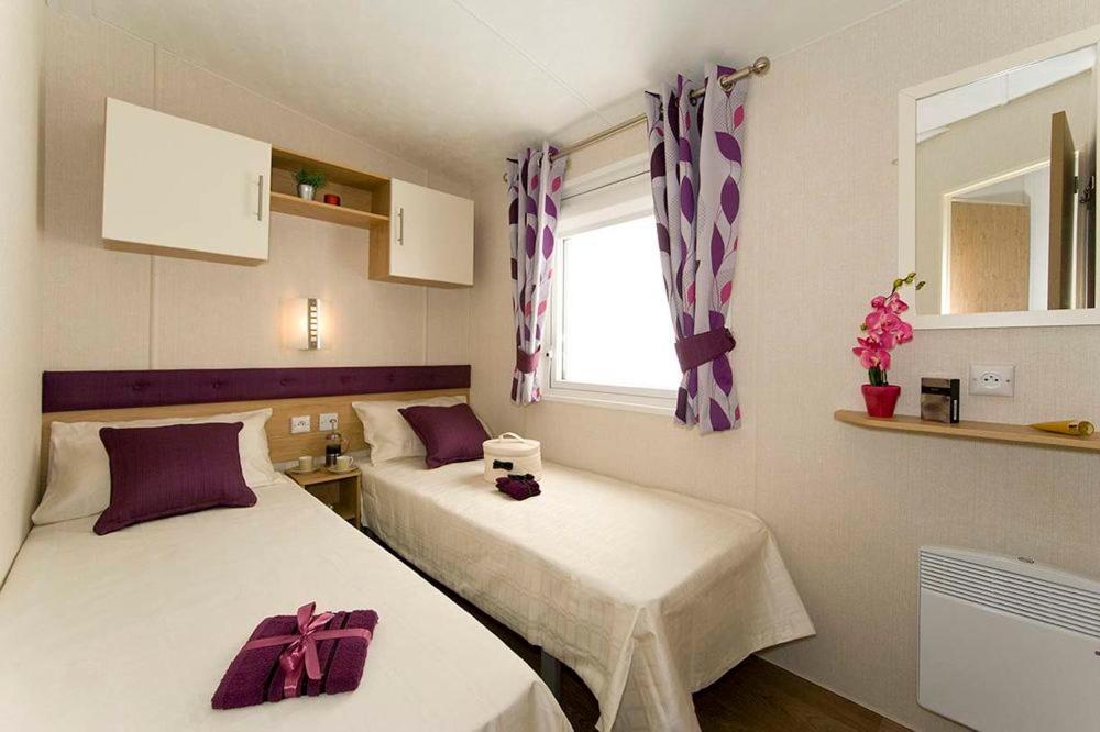 Hotel Lacs de Courtès à Estang Extérieur photo