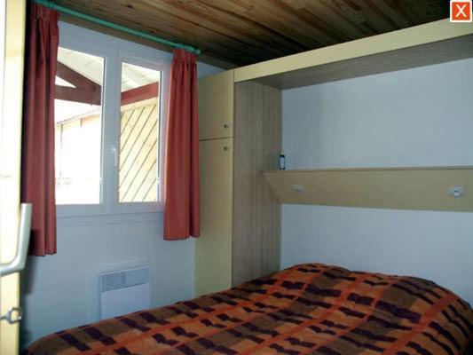 Hotel Lacs de Courtès à Estang Extérieur photo