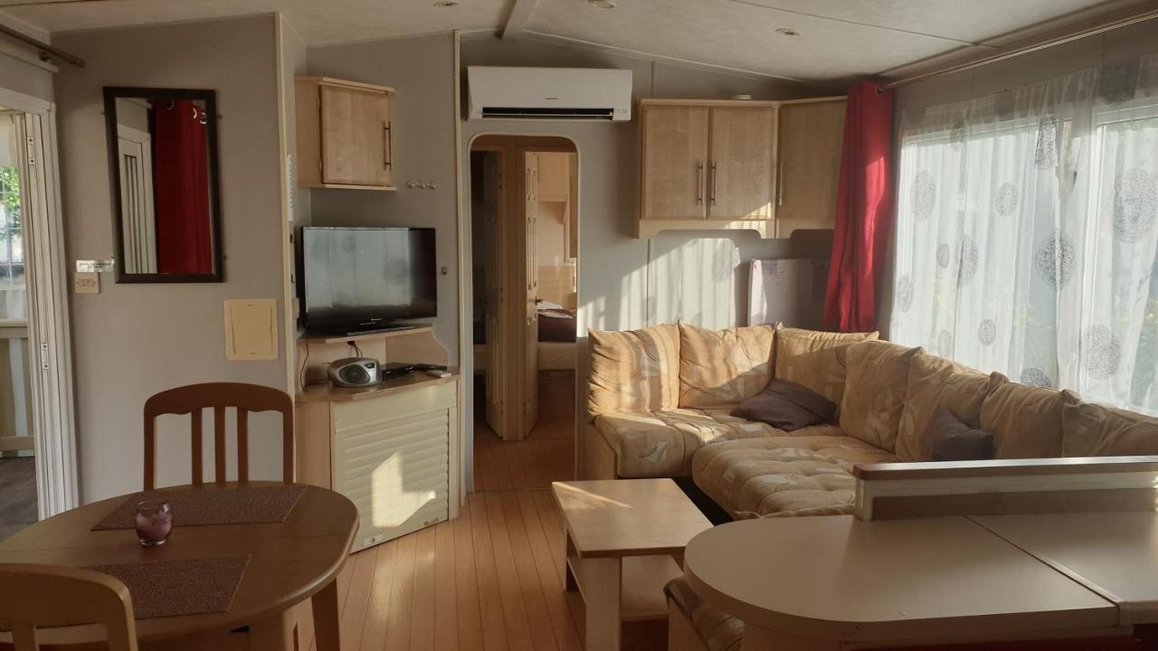 Hotel Lacs de Courtès à Estang Extérieur photo
