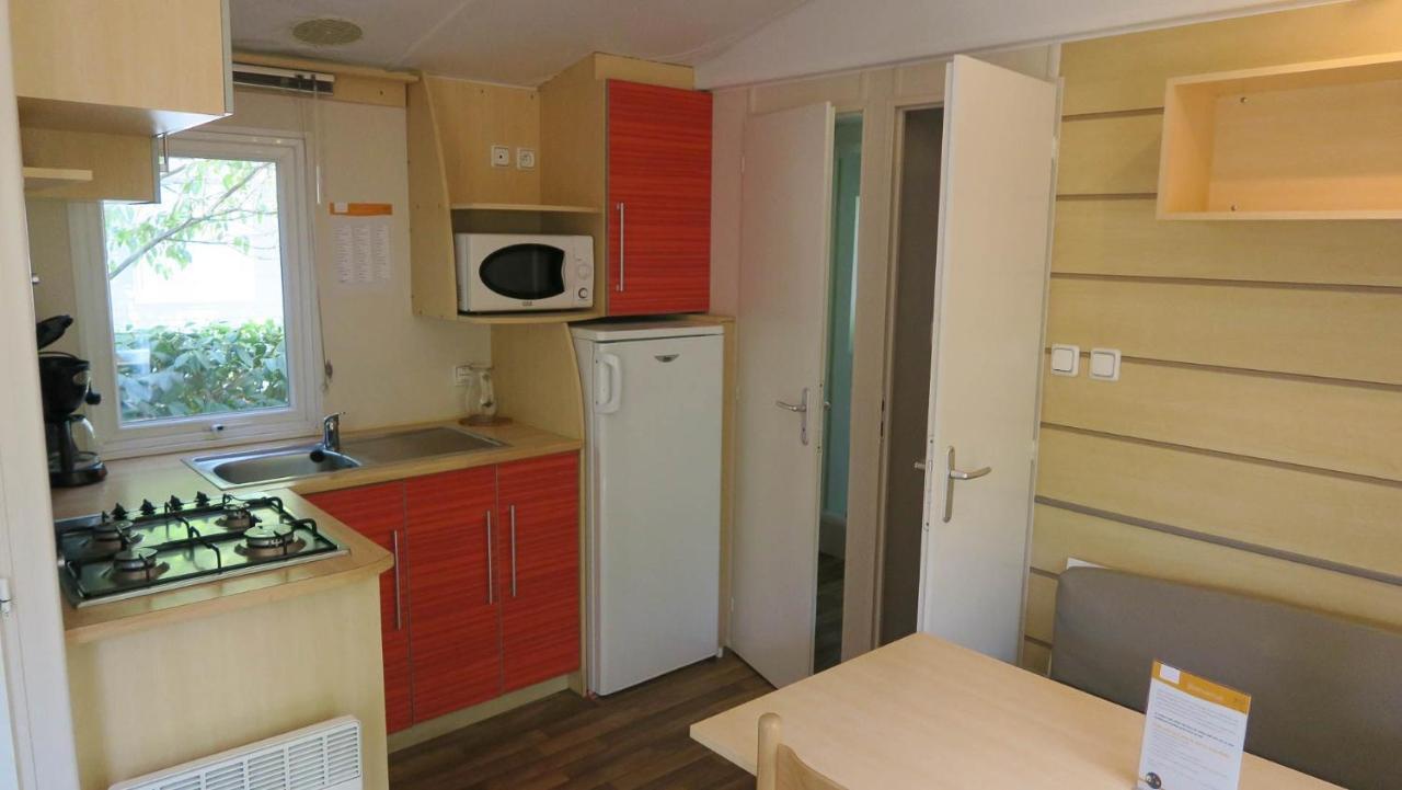 Hotel Lacs de Courtès à Estang Extérieur photo