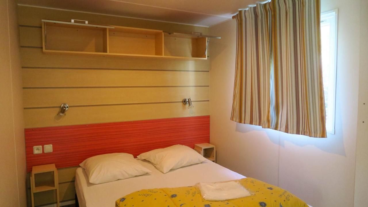 Hotel Lacs de Courtès à Estang Extérieur photo