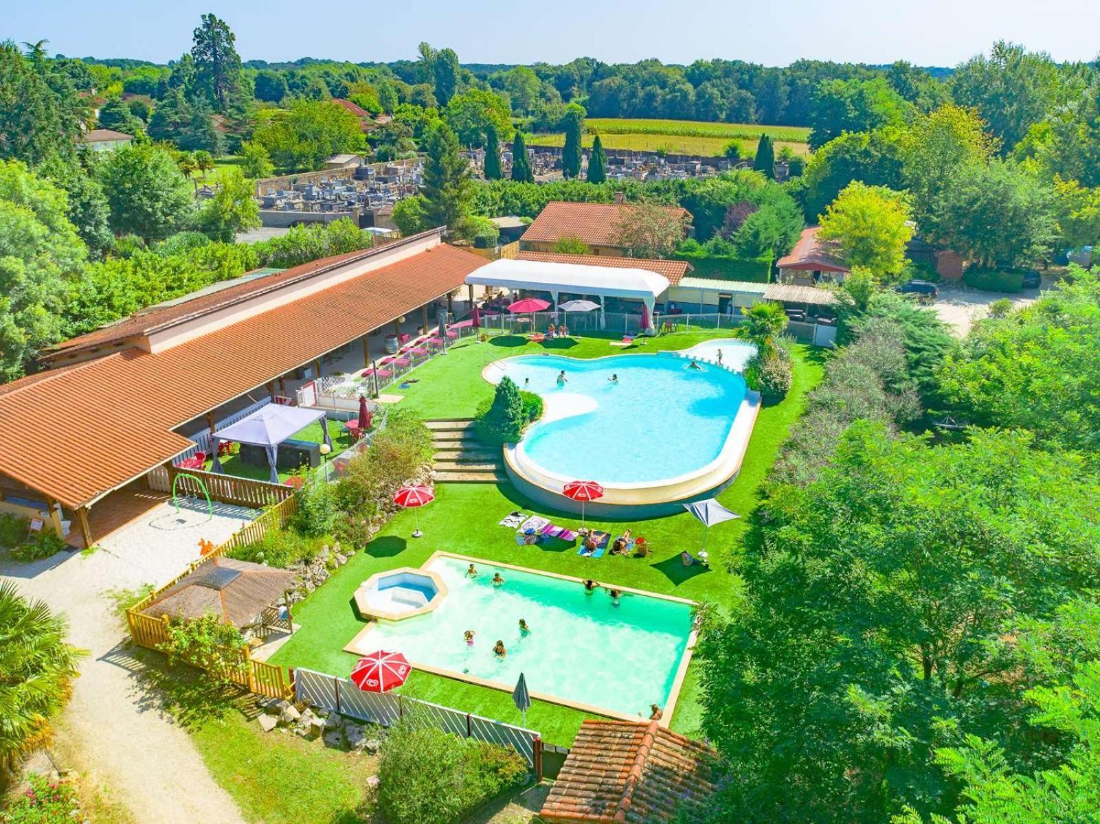 Hotel Lacs de Courtès à Estang Extérieur photo
