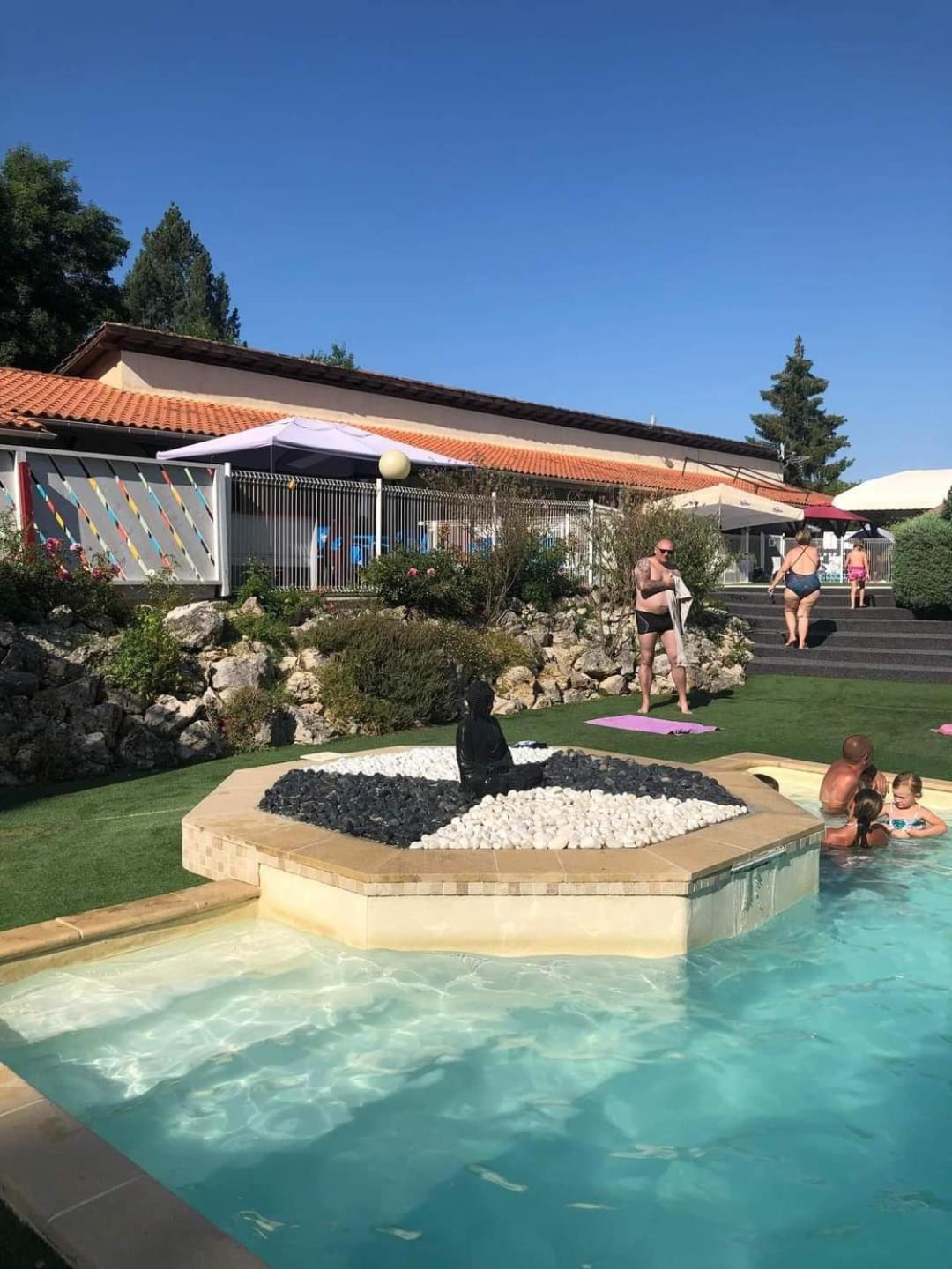 Hotel Lacs de Courtès à Estang Extérieur photo
